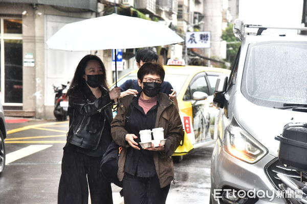 ▲▼ 資深藝人巴戈靈堂,巴戈太太。（圖／記者李毓康攝）