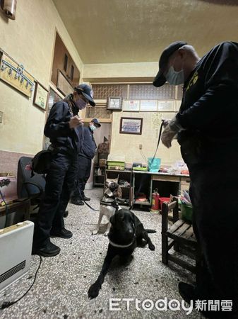 ▲台南市歸仁分局動用緝毒犬，查獲海洛因毒品案。（圖／記者林悅翻攝，下同）