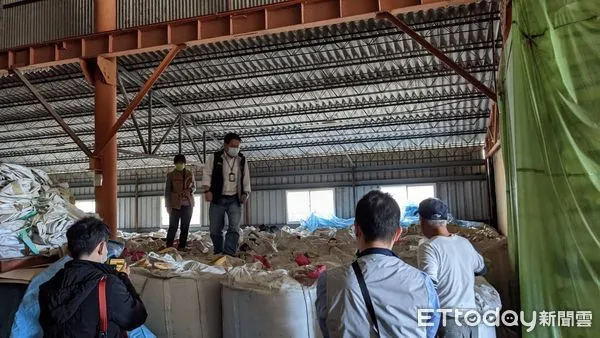 ▲台南檢廉偵辦農會挪動公糧致短虧弊案，發動5波行動，聲請羈押農會總幹事等5人獲准，查出該倉庫共短虧1302公噸公糧，損失高達3135萬2992元。（圖／記者林悅翻攝，下同）