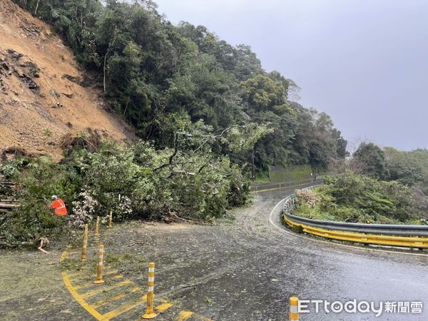 ▲▼  台9線土石坍塌  。（圖／記者陳雕文翻攝）