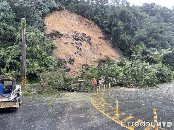 ▲▼  台9線土石坍塌  。（圖／記者陳雕文翻攝）