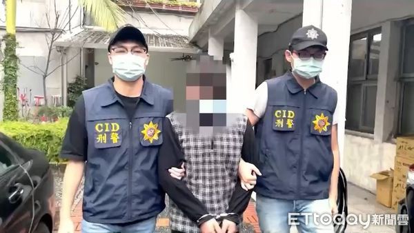 ▲▼偷竊集團主嫌50歲黃姓男子被移送偵辦，另一成員42歲黃姓男子日前遭警方逮捕壓制送辦。（圖／記者游芳男翻攝，下同）