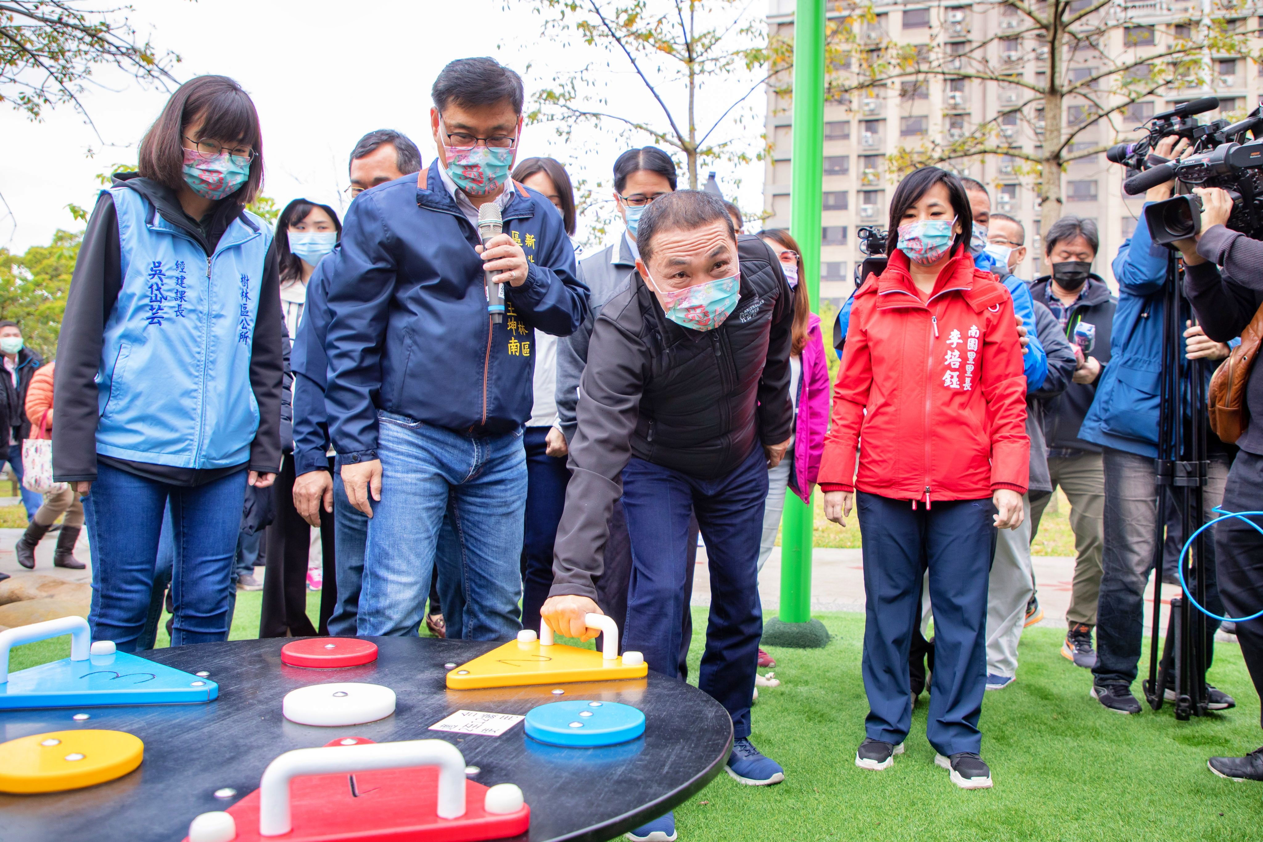 ▲樹林景觀萬坪公園特色遊戲場啟用 侯友宜盼大小朋友玩得開心。（圖／新北市政府提供）