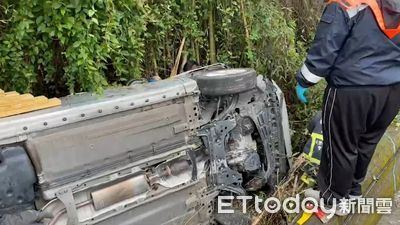 台3線大湖段小客車翻落竹林　夫妻受傷送醫