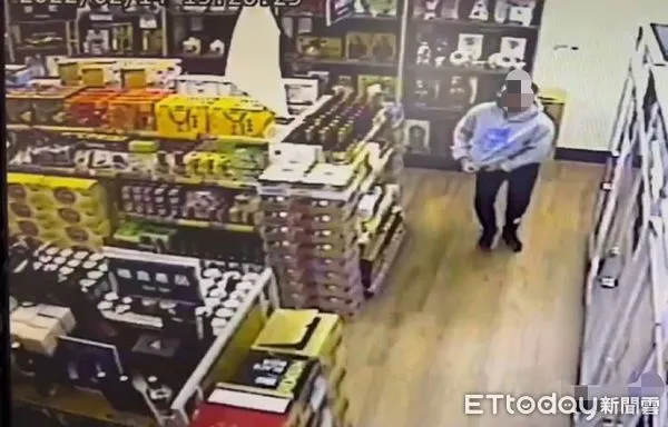 ▲台南市警二分局查獲盧姓男子，專偷高價酒品低價賤賣換錢，竊嫌與收贓業者送辦。（圖／記者林悅翻攝，下同）
