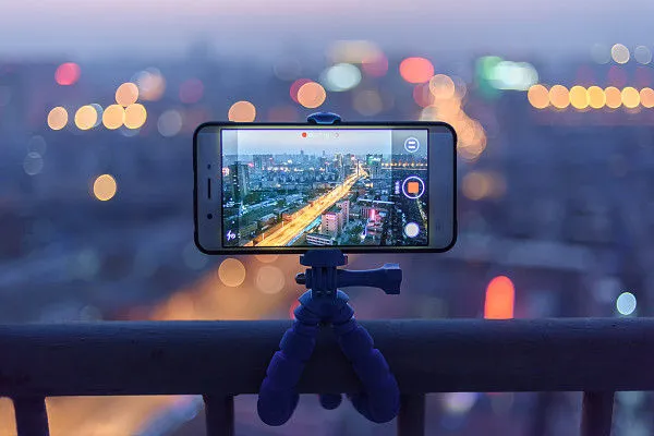 ▲桃園市彭姓男子去年8、9月間兩度在自家客廳裝設小米攝影機，趁與女友親熱之際偷拍，不知情的女友獲悉後憤而報警提告。（示意圖／取自視覺中國CFP）