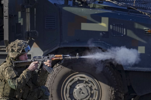 ▲▼ 烏克蘭政府軍隊在東部分裂地區頓涅茨克（Donetsk）進行演習 。（圖／達志影像／美聯社）