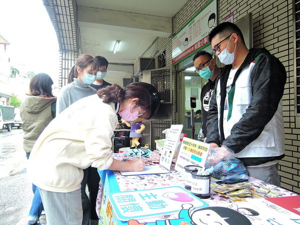 ▲桃園家扶新春義賣助弱勢家庭安心過日。（圖／桃園家扶提供）