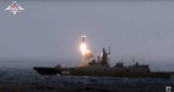 ▲▼俄羅斯軍隊19日進行戰略核武演習，並成功從海面和陸地試射飛彈。（圖／達志影像／美聯社）
