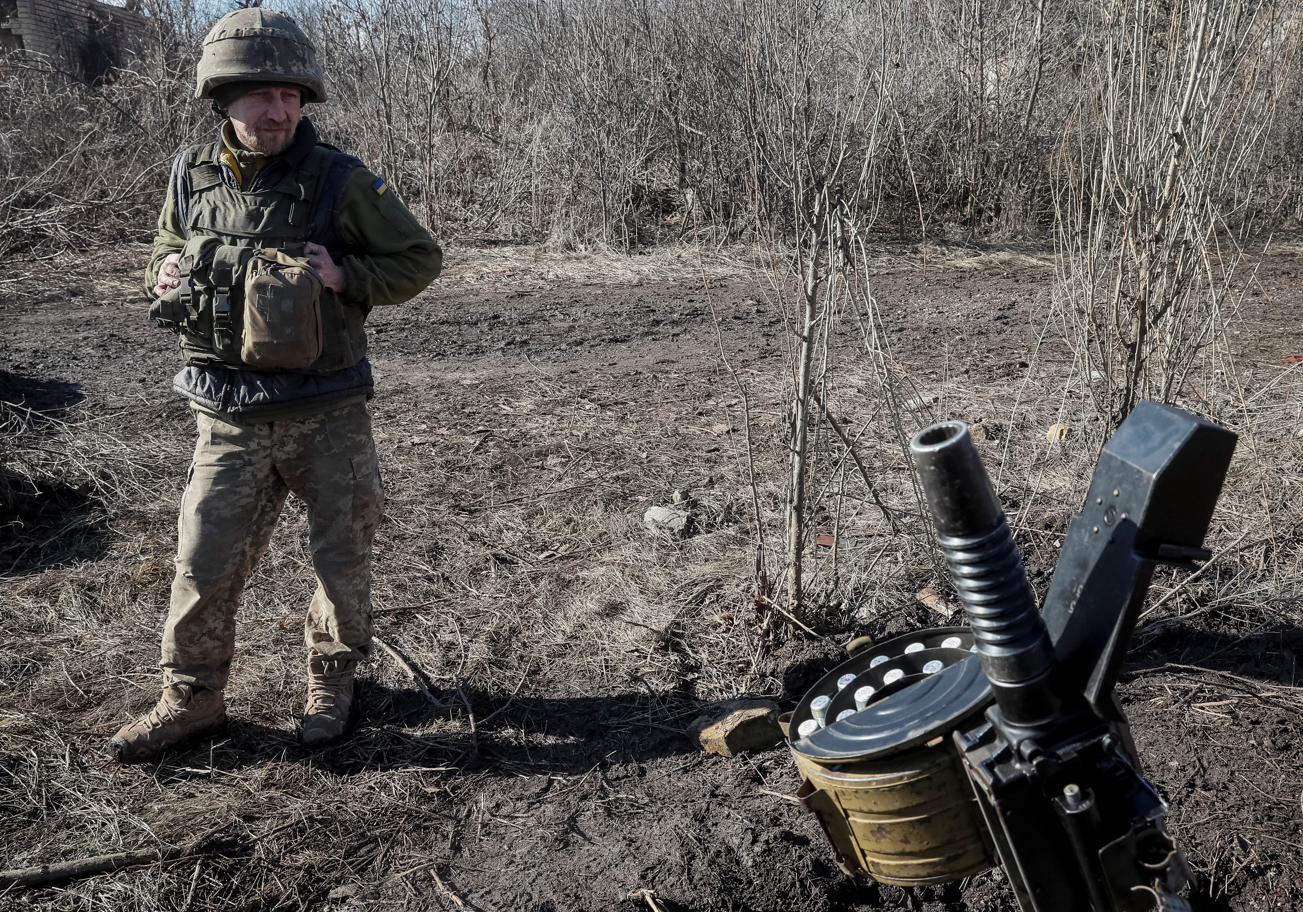 ▲▼ 俄烏,烏俄／烏克蘭政府軍一名士兵於烏東頓涅茨克前線。（圖／路透）