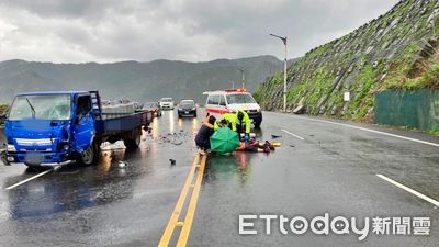 快訊／基隆台2線「機車與瓦斯車對撞」　騎士送醫搶救不治