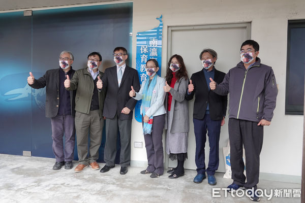 ▲國立成功大學在安南校區設立「南瀛海洋保育教育中心」，展出歷年鯨豚救援任務紀錄與海洋保育工作實務現場，全台現存體型最大抹香鯨骨骼標本即將開放參觀。（圖／記者林悅翻攝，下同）