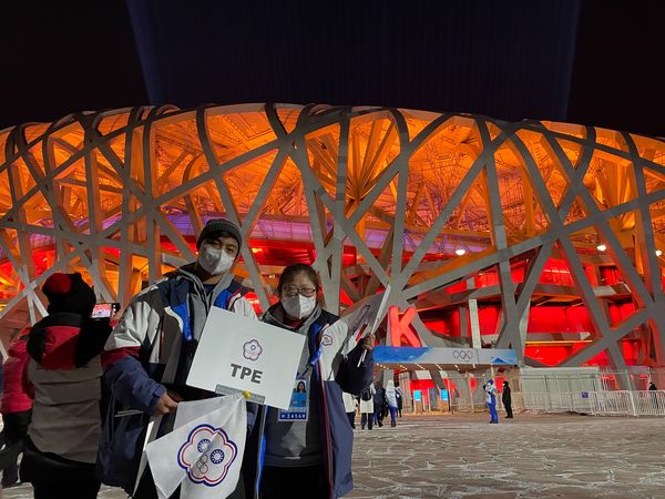 ▲北京冬奧閉幕式，中華代表團由滑雪女將李玟儀擔任掌旗官。（圖／中華奧會提供）