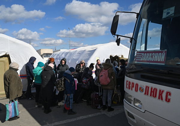 ▲▼烏東地區撤離民眾19日抵達俄羅斯南部羅斯托夫地區一個帳篷營地。（圖／路透）