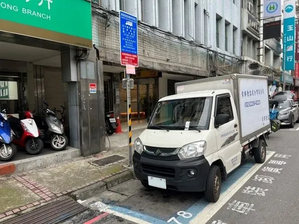 ▲▼貨車卸貨。（圖／新北市府提供）