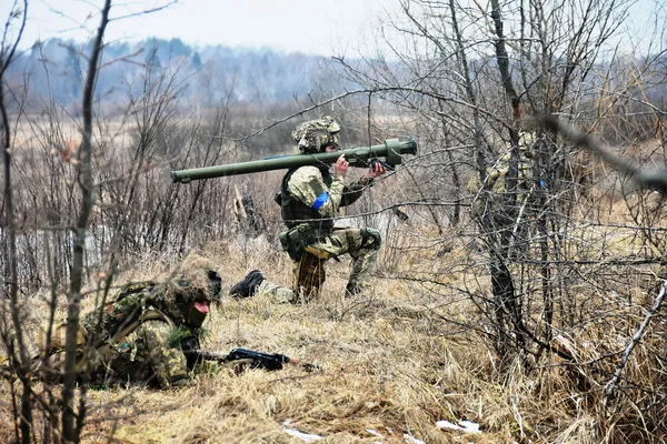 ▲▼烏克蘭軍隊進行演練。（圖／路透）
