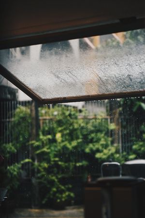 ▲窗,水滴,下雨,冷凝,雨。（圖／unsplash）
