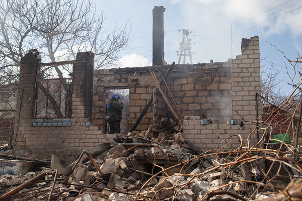 ▲▼  俄烏,烏俄／烏克蘭東部頓巴斯地區砲火不斷，房屋一片狼藉。（圖／達志影像）