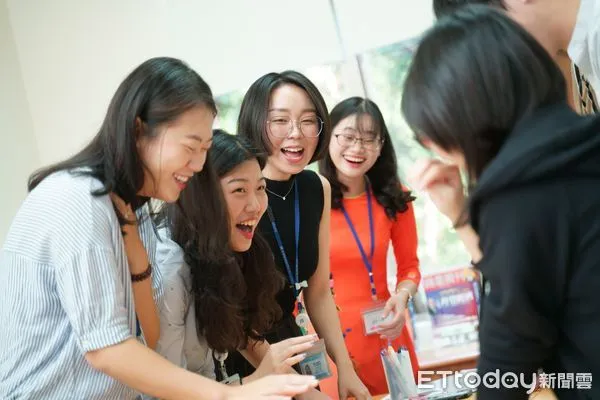 ▲國企班越南語組學員透過互動遊戲方式進行沉浸式學習、生動活潑。(圖／貿協提供）