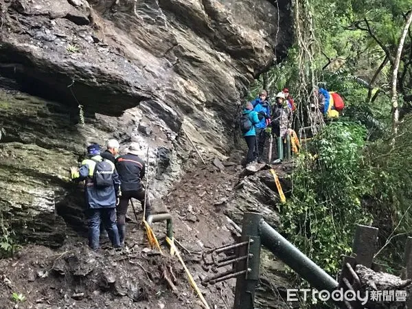 ▲玉山瓦拉米步道3.1公里日前發生落石，玉管處即刻暫停開放一般遊客進入。（圖／保七總隊第六大隊提供）