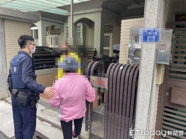 ▲暖警協助迷途老婦返家。（圖／記者楊漢聲翻攝）