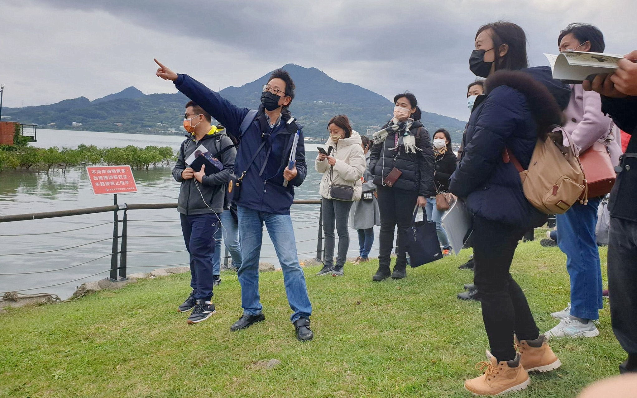 ▲連假賞櫻首選搭「淡海輕軌」 走春微散心尋訪百年茶香。（圖／新北捷運公司提供）