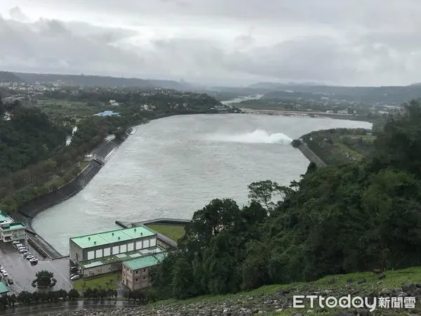 ▲▼石門水庫放水。（圖／北水局）