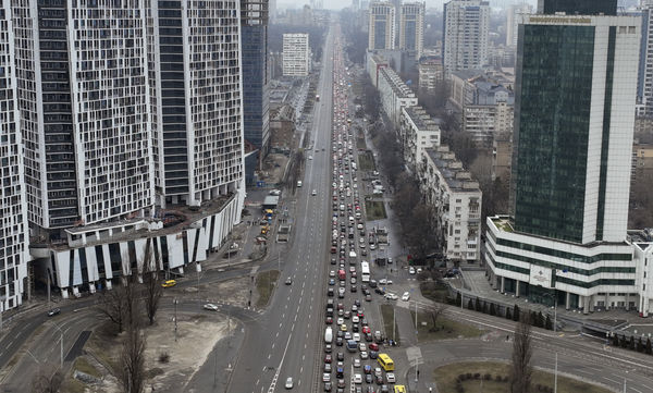 ▲烏克蘭首都基輔出現大批民眾逃難潮。（圖／達志影像／美聯社）