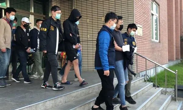 ▲▼刑事局偵查六大隊第五隊逮捕嘉義5名暴力討債分子。（圖／警方提供）