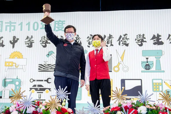 ▲桃園表揚45位技職競賽績優學生