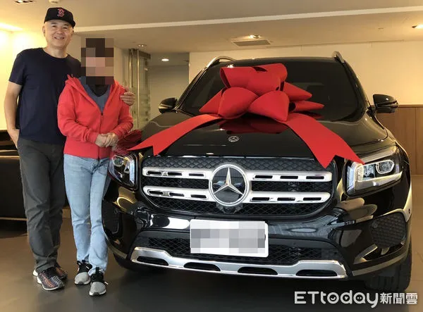 ▲遭免職警官時保寧與富商女友感情生變鬧分手，雙方均聲稱遭對方侵吞財務告上警局。（圖／記者張君豪翻攝）