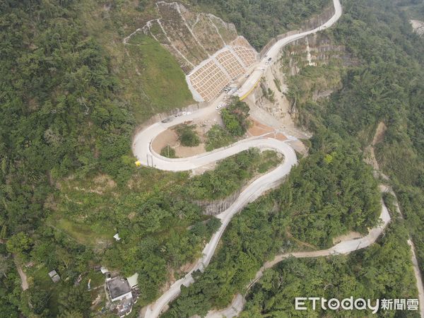 ▲雲林縣縣道149甲線是古坑樟湖通往草嶺的重要聯絡道路，921大地震坍方中斷迄今已22年，雲林縣政府投入近3億經費復建，所有工程皆已完成並於今日辦理全線通車。（圖／記者蔡佩旻翻攝）