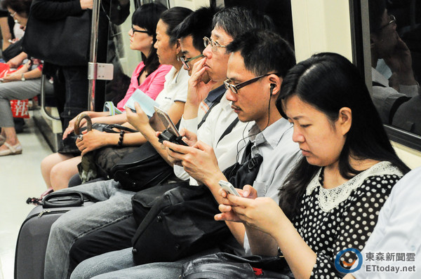 消基會痛批手機打市話竟比市話打手機貴3倍，對此，台灣電信產業發展協會發言人劉莉秋指出，行動通訊建設成本高，不能相提並論。圖／記者陳明仁攝