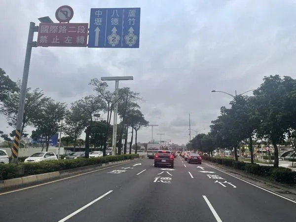 ▲南桃園交流道汽機車分流。（圖／交通局提供）