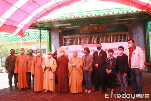 ▲淨明小築明定長老捐贈台東縣政府學生輔諮中心公務車。（圖／記者楊漢聲翻攝）