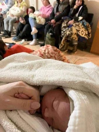 ▲▼根據BBC報導，俄軍攻破烏克蘭之際，一名嬰兒在基輔地鐵站出生。（圖／翻攝自Telegram／Kievmap）