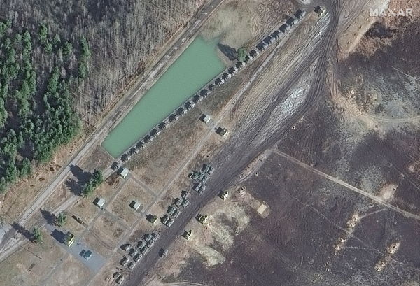 ▲▼24日衛星影像顯示，俄軍疑似在波蘭邊境集結軍備，白俄羅斯西南部布列斯特（Brest）訓練基地出現50多輛重型運輸軍車。（圖／路透）