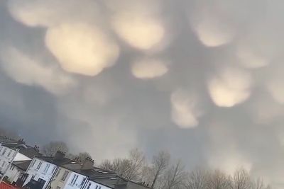 暴風席捲英國驚見「乳狀雲」　網開玩笑：外星人要入侵了嗎？