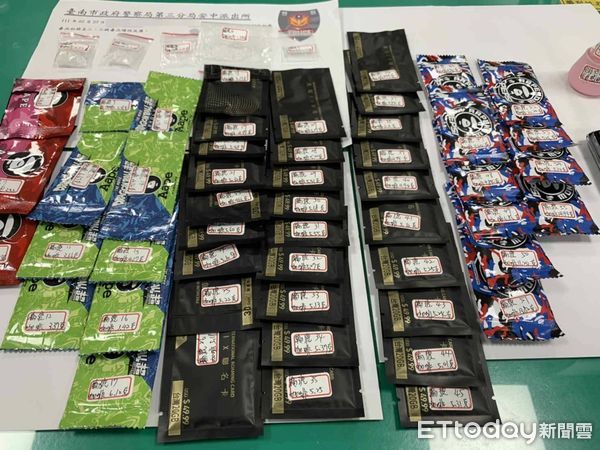 ▲台南市警三分局安中派出所員警，查獲37歲林姓男子及許姓女子2人吸毒，並起獲安毒及、毒咖啡包。（圖／記者林悅翻攝，下同）