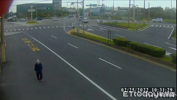 ▲許姓老翁外出散步後即失去連絡。（圖／大園警分局提供）