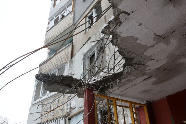 ▲▼烏克蘭哈爾科夫一棟住宅遭砲擊後毀損。（圖／達志影像）
