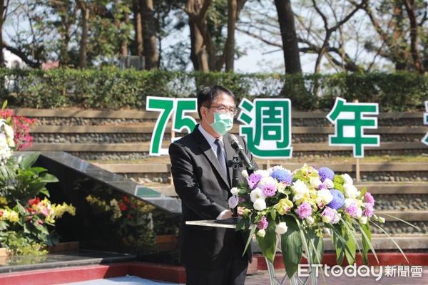 ▲台南市政府於新營228紀念碑舉行和平追思會，由市長黃偉哲主持。（圖／記者林悅翻攝，下同） 