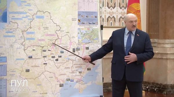 ▲▼白俄羅斯總統盧卡申科（Alexander Lukashenko）在會議上公開一張戰略圖，意外洩漏下個遭入侵的國家可能是摩爾多瓦。（圖／翻攝自推特／@TadeuszGiczan）