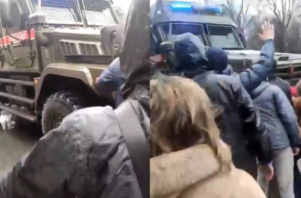 俄軍手持機關槍！　烏克蘭平民「肉身阻擋」軍車怒嗆：殺人凶手。（圖／翻攝自Twitter）