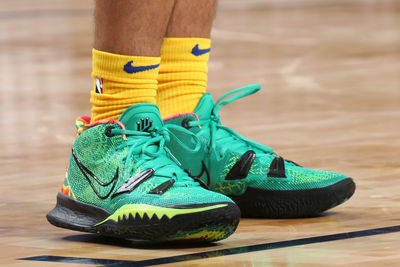 NBA鵜鶘聲援烏克蘭　全隊穿黃色襪子上場