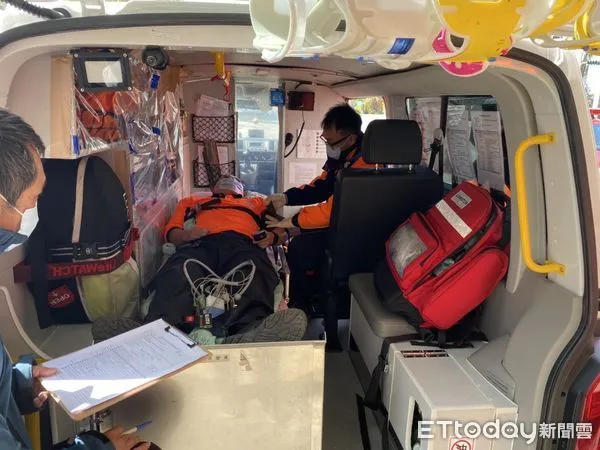 ▲台南市消防局第六大隊，平日落實救護品管與抜能，才能在患者心肺功能停止時，實施CPR及電擊，患者恢復呼吸心跳成功救命。（圖／記者林悅翻攝，下同）