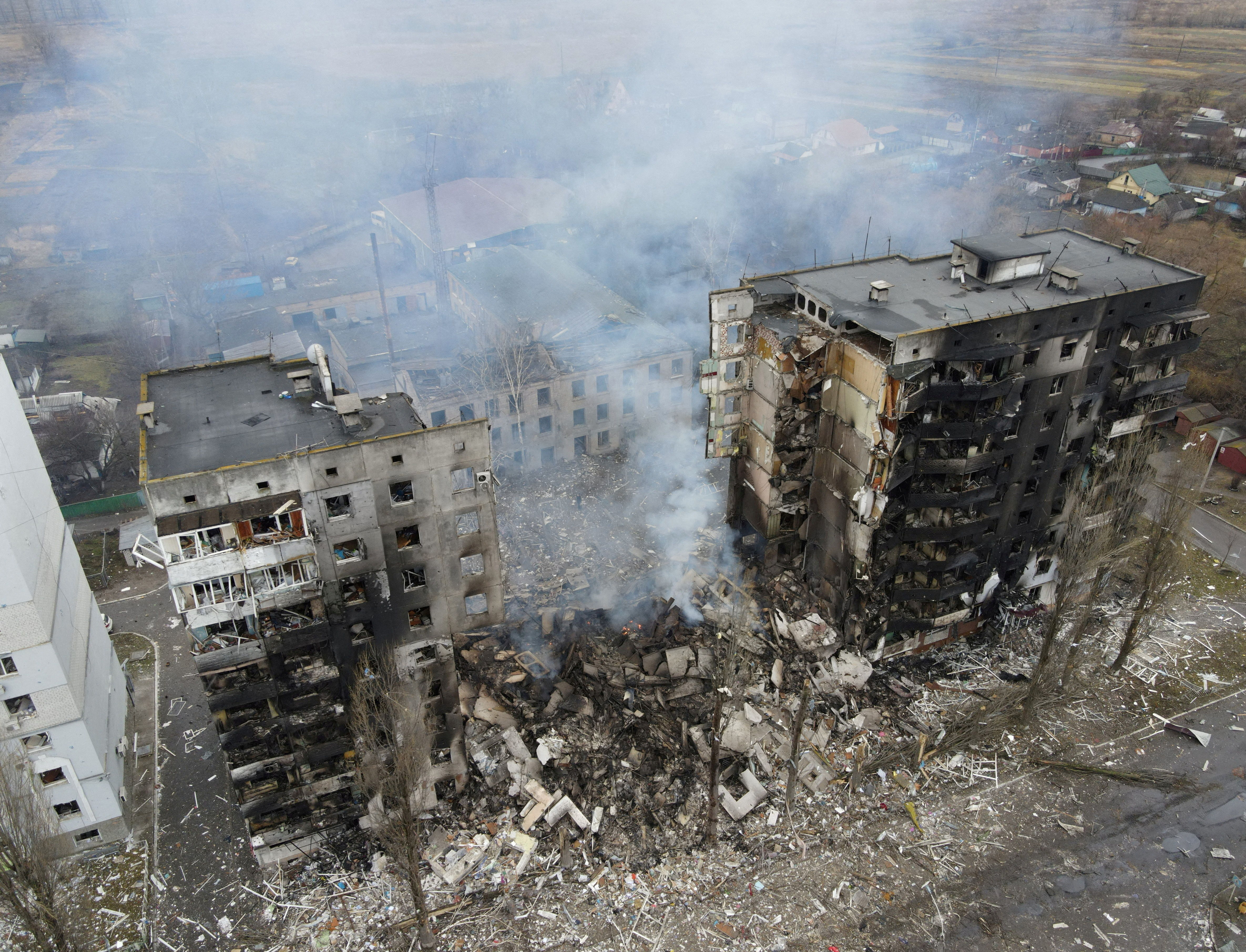 ▲▼烏克蘭基輔附近的博羅江卡公寓俄軍炸毀，100人遭埋。（圖／路透社）