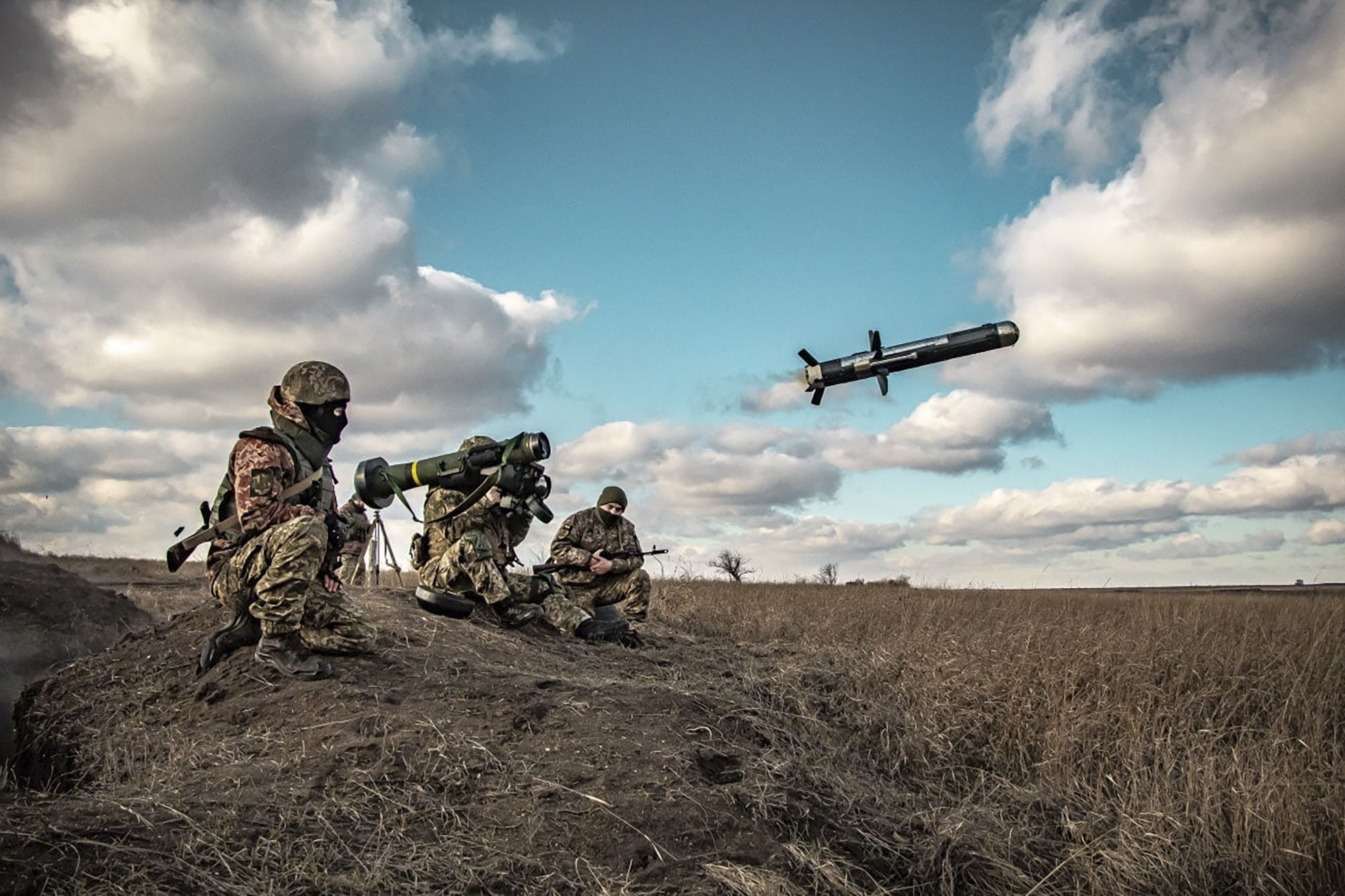 ▲▼美國所提供的標槍反戰車飛彈，於去年12月演習時被烏克蘭士兵使用。（圖／達志影像／美聯社）
