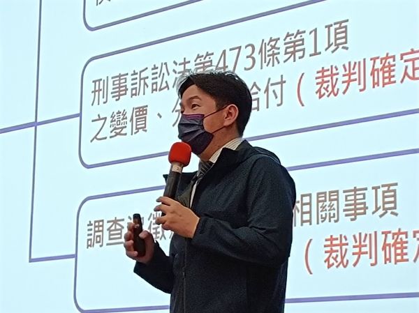 圖三：韓鐘達行政執行官分享具體案例及辦理成果，使學生進一步瞭解檢察與行政執行兩機關間之橫向合作。（圖／世新大學提供）