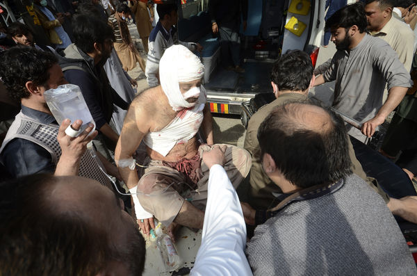 ▲▼巴基斯坦城市柏夏瓦（Peshawar）清真寺爆炸。（圖／美聯社）